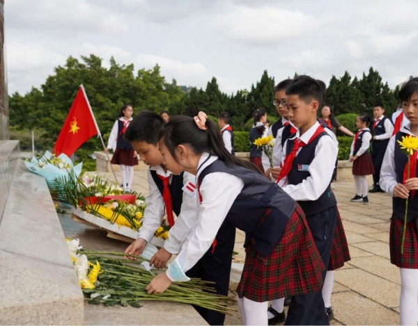 清明節(jié)，南山學(xué)子追思英烈，弘揚(yáng)民族精神